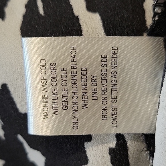 Society Girl small black and white print with colorful embroidery tank top - Picture 6 of 6